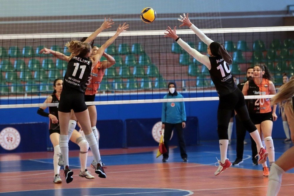 Nevşehir Belediyespor Kadın Voleybol Takımı Devreyi Galibiyetle Kapadı