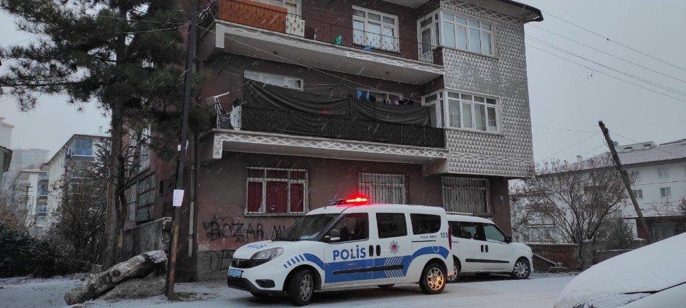 Ankara’da 3 Aylık Bebek Annesini Emerken Boğularak Öldü