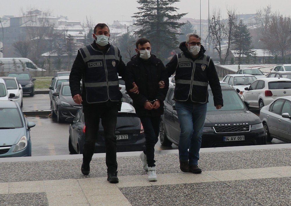 Parkta Yürüyen Genç Kızı Bıçakladı, "sarhoştum, Tanımıyorum" Dedi