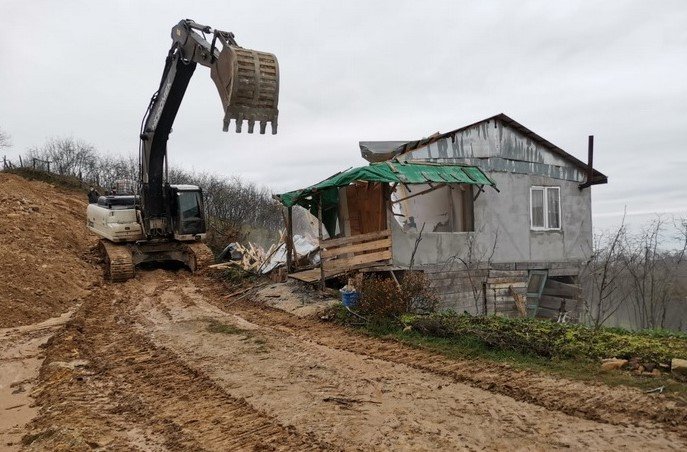 Bolu’da Kaçak Yapılar Yıkılıyor