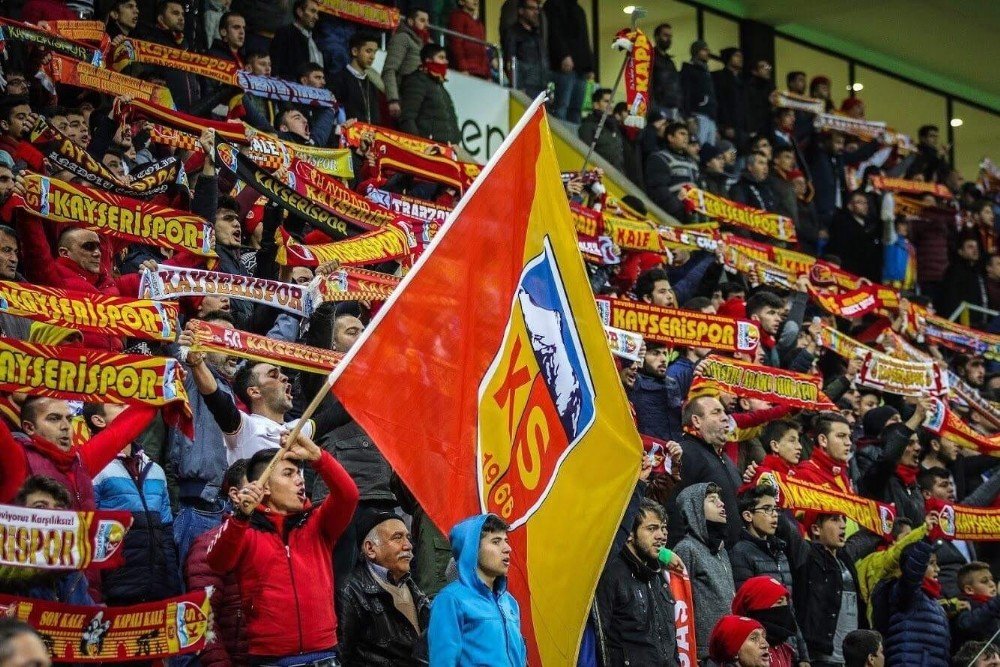 Kayserispor Taraftarından Futbolculara Uyarı