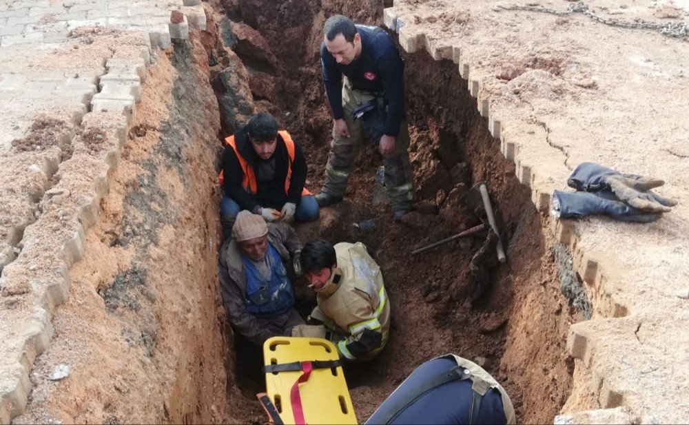 İzmir’de 1 İşçi Göçük Altında Kaldı