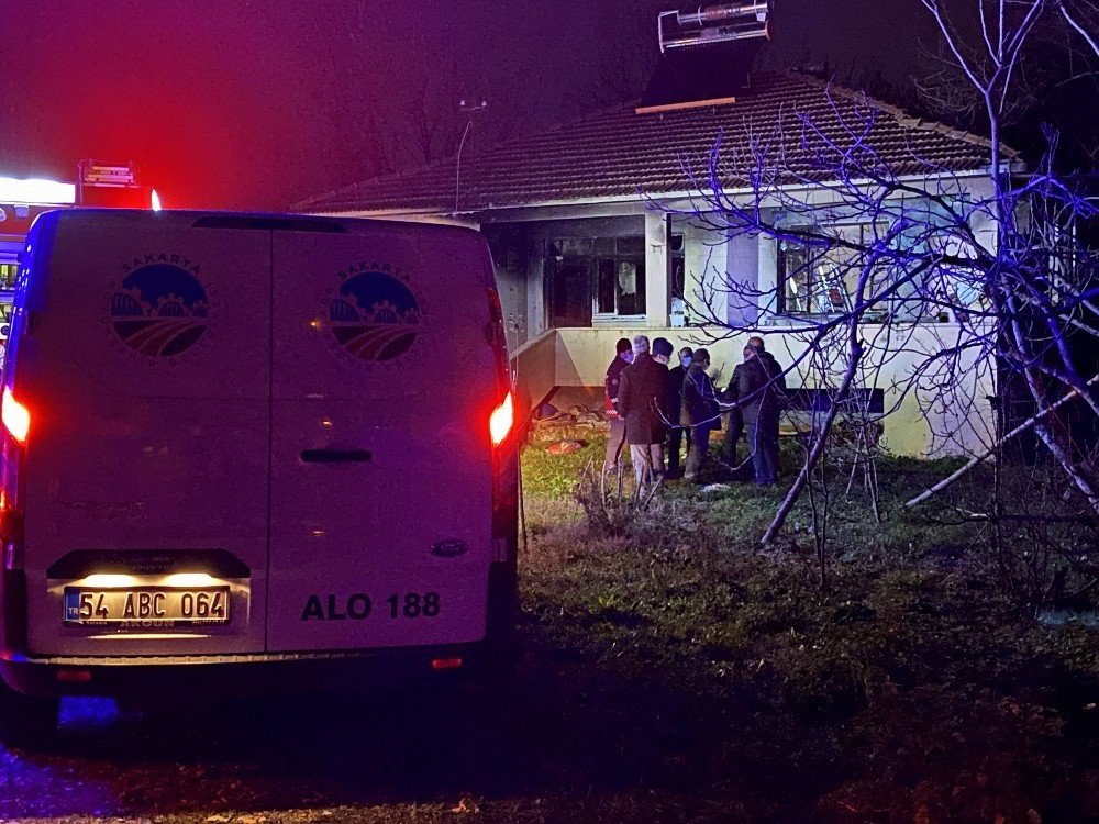 Sakarya’daki Ev Yangınında Aile Faciası, Baba İle Kızı Hayatını Kaybetti