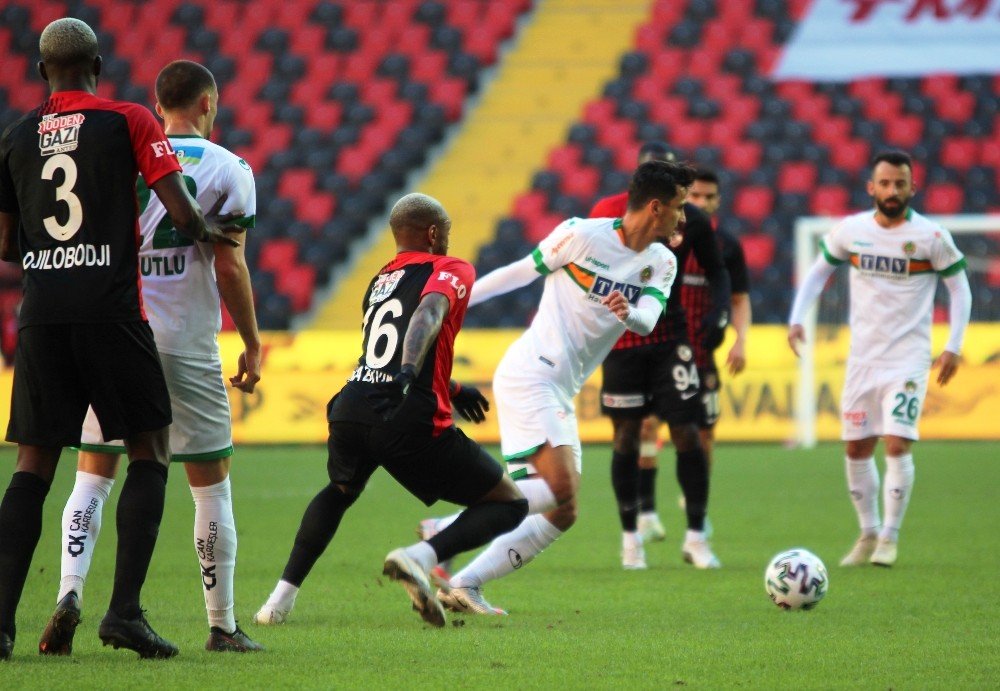 Süper Lig: Gaziantep Fk: 2 - Aytemiz Alanyaspor: 1 (ilk Yarı)