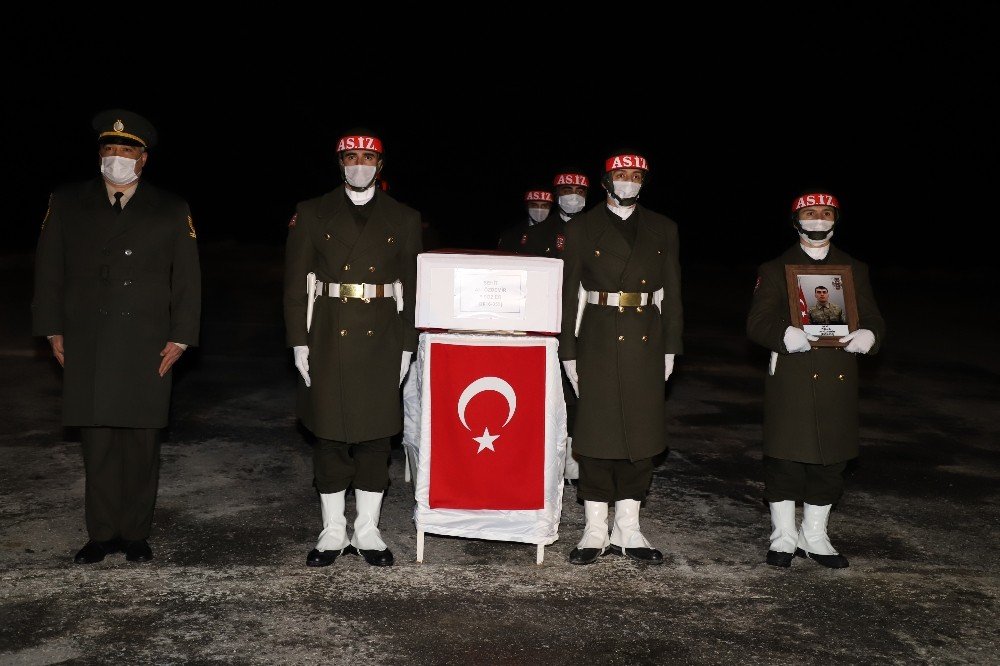 Çığ Altında Kalarak Şehit Olan Asker İçin Hakkari’de Tören Düzenlendi