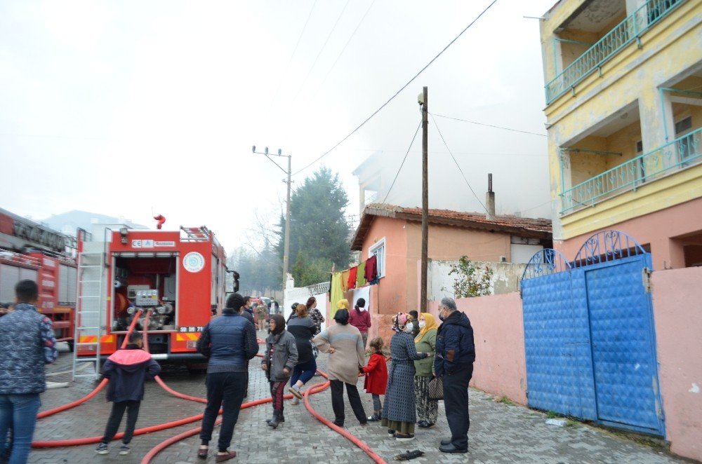 Yangın Çıktı Sosyal Mesafe Unutuldu