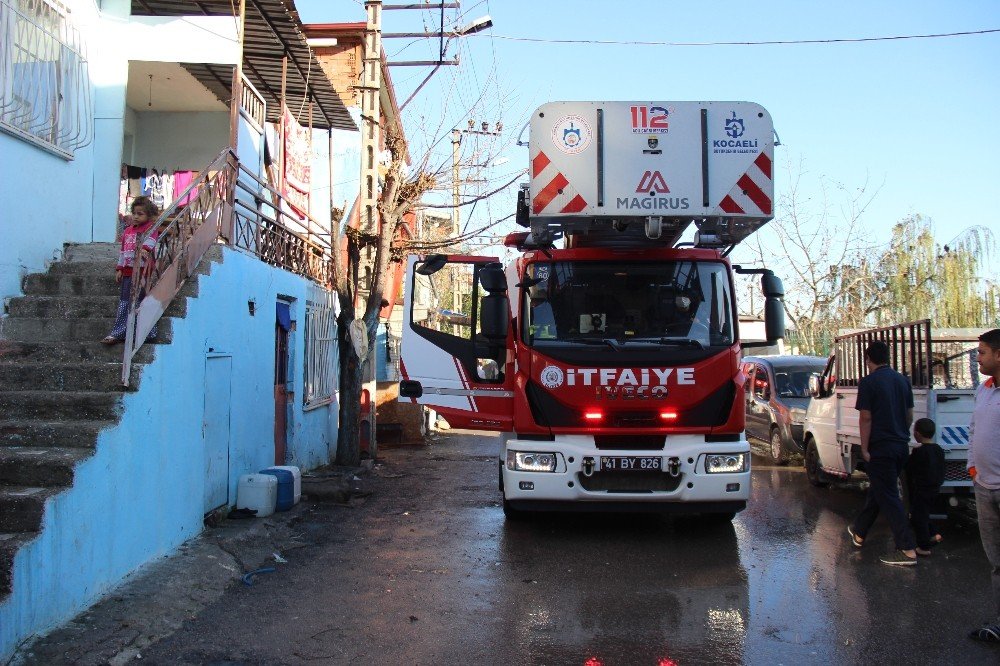 Evin Bacasında Çıkan Yangın Paniğe Neden Oldu