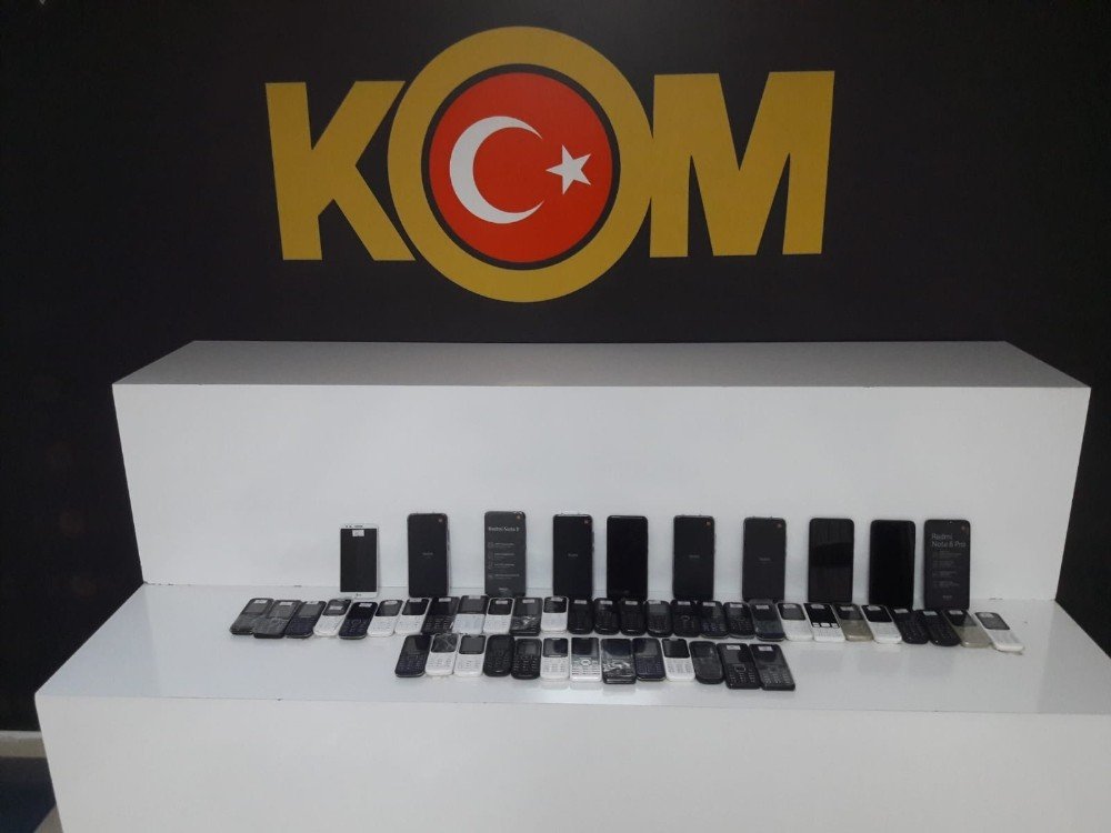 Aksaray’da Kaçak Cep Telefonu Operasyonu: 4 Gözaltı