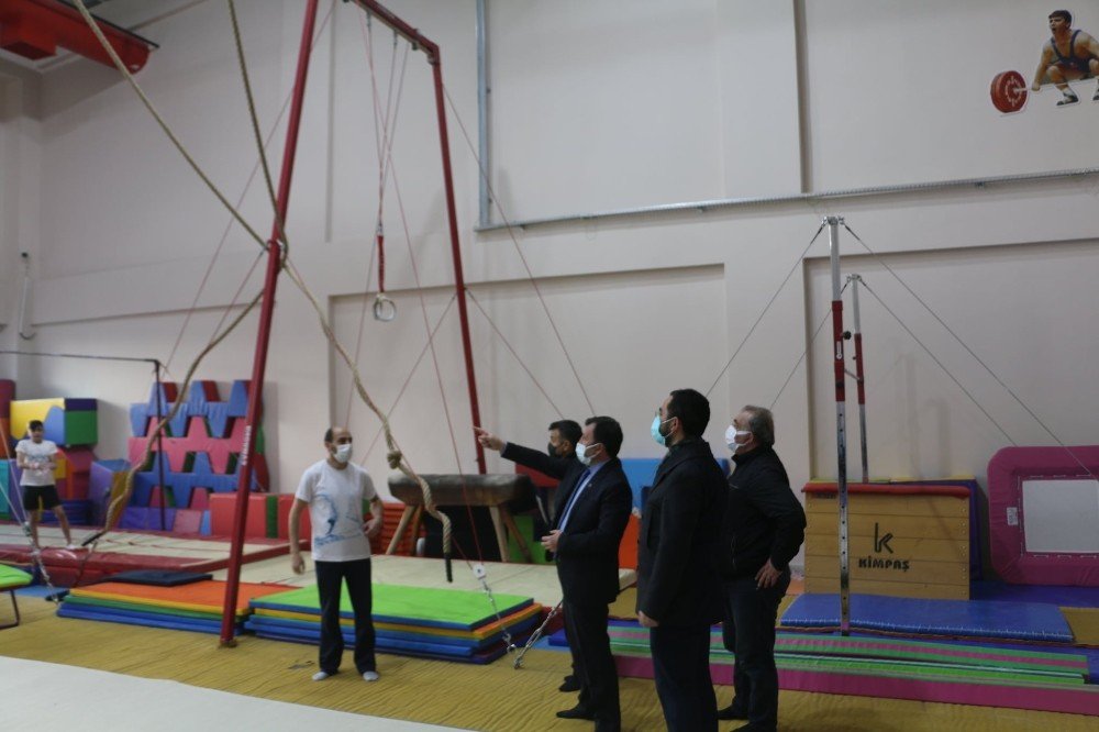 Kabakcı, Talas Gençlik Merkezi’nde İncelemelerde Bulundu