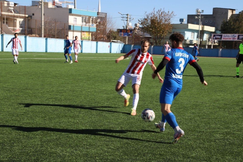 Kahta 02 Spor-halide Edip Adıvar Spor:3-0