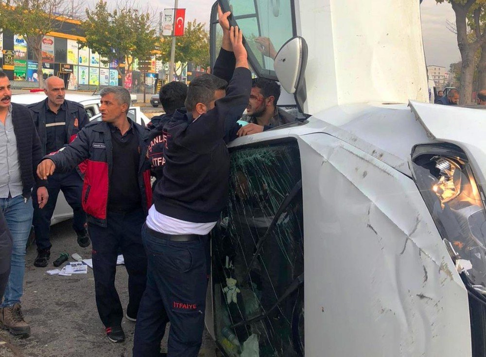 Sokağa Çıkma Kısıtlamasında Trafik Kazası: 3 Yaralı