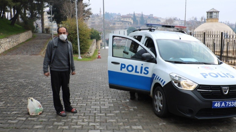 Alkollü Vatandaşın Bayrak Nöbeti Kısa Sürdü