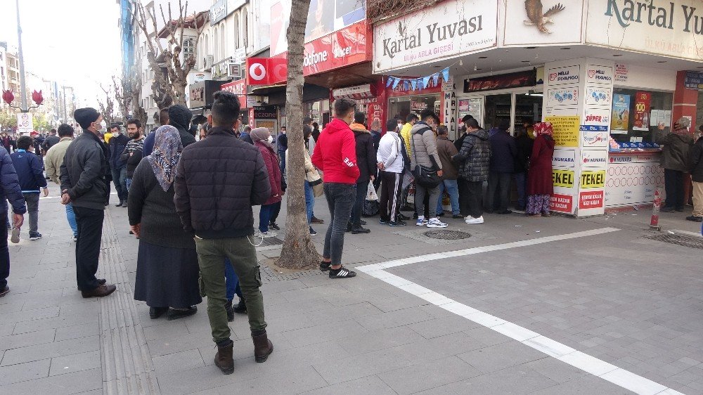 80 Saatlik Kısıtlamanın Ardından Korona Virüs Yok Sayıldı