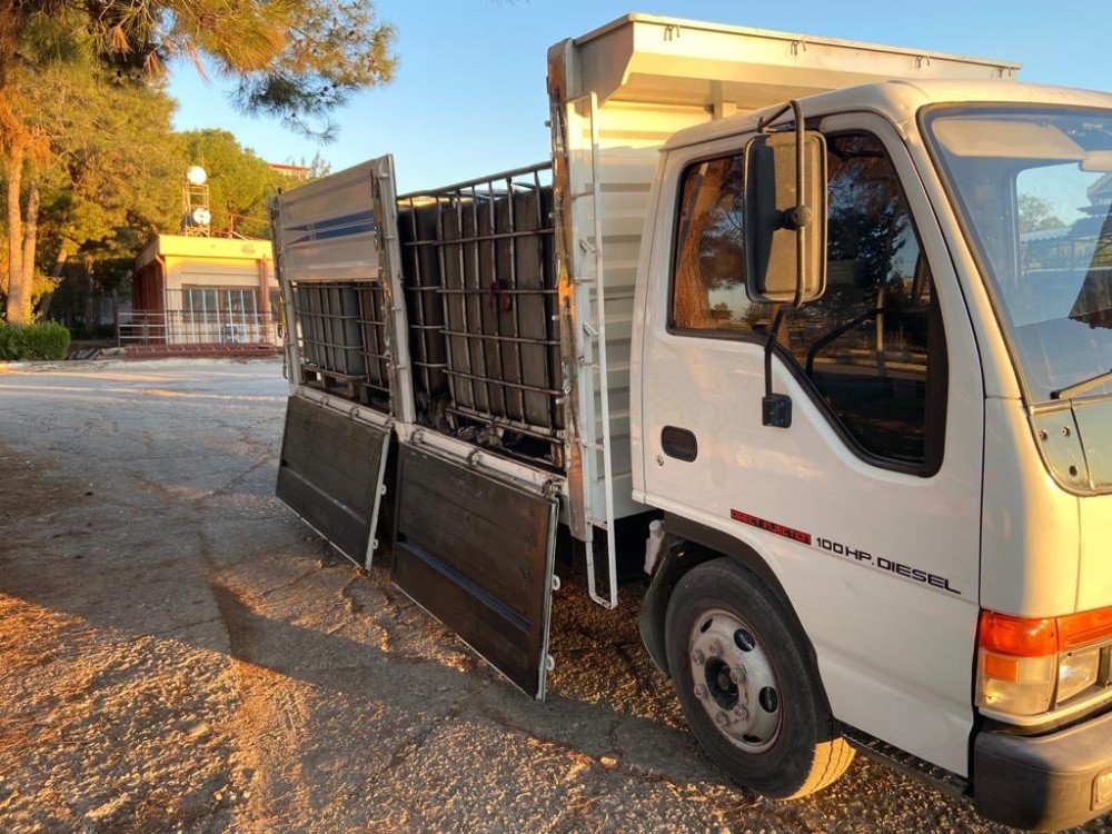 Adana’da 3 Bin 900 Litre Kaçak Akaryakıt Ele Geçirildi