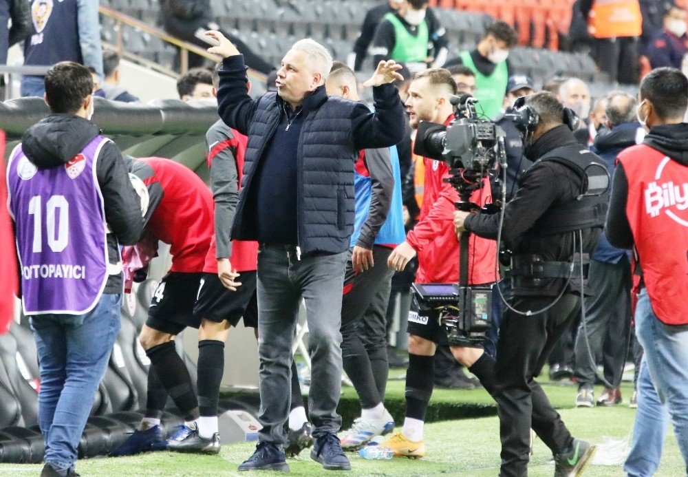 Futbolun Hırçın Ve Renkli Teknik Adamı Sumudica, Gaziantep’i Zirveye Taşıdı