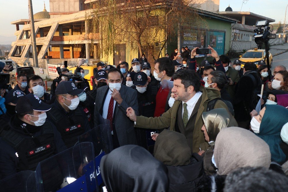 Havai Fişek Fabrikasındaki Patlamaya İlişkin Dava Başladı, Aileler Adliye Önünde Toplandı