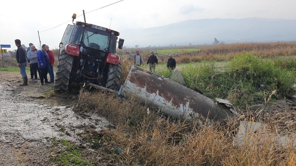 Beton Mikseri Traktöre Çarptı: 1 Ağır Yaralı