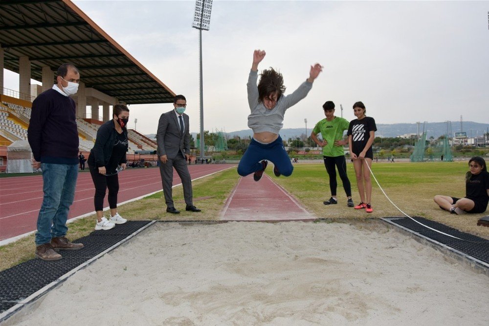 Ökkeş Demir, Atletizm Milli Takım Sporcularıyla Buluştu