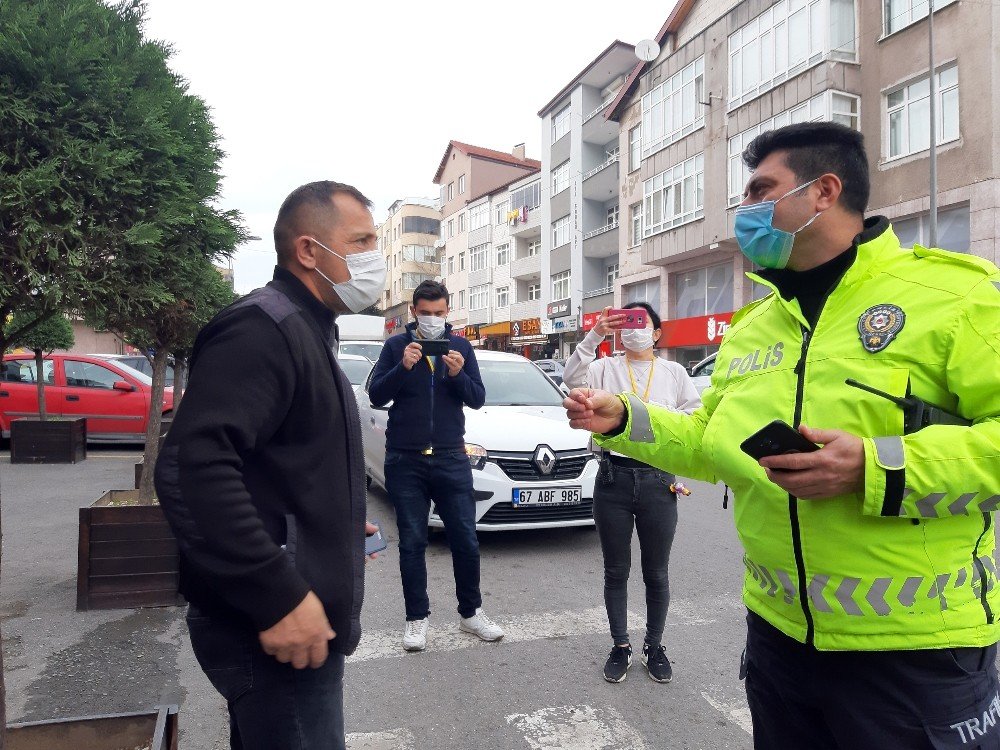 Kendisine Çarpan Sürücüye Tepki Gösterdi: "benim Hayatım Gitmiş, Arabanı Çöpe Atsan Ne Olur”