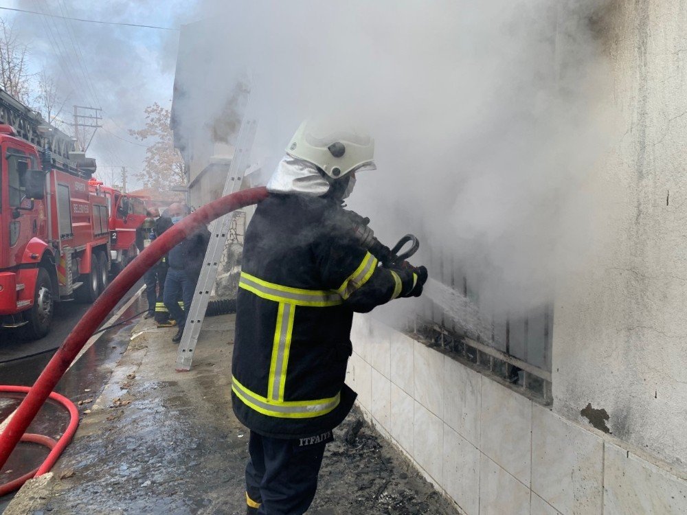 Isparta’da Üçüncü Kez Yanan Ev Kullanılamaz Hale Geldi