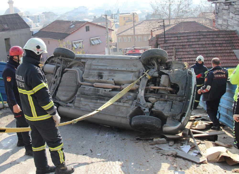 Devrilen Otomobilden Burnu Bile Kanamadan Çıktı