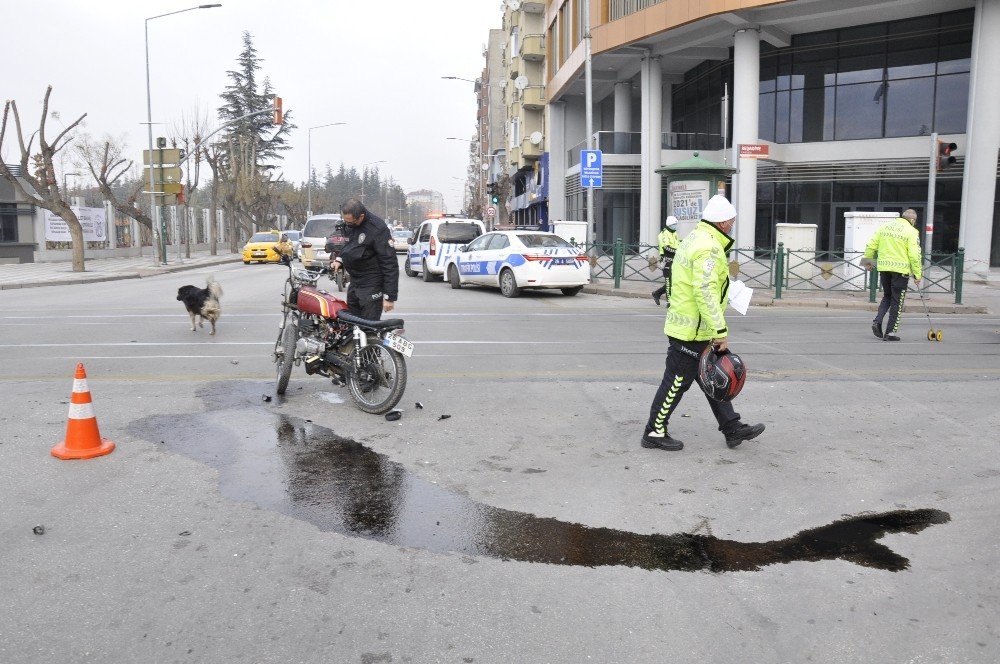 Motosiklet İle Tramvayın Karıştığı Kazada 1 Kişi Yaralandı