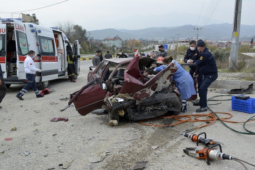 Muğla’da Trafik Kazası: 2 Ölü, 3 Yaralı