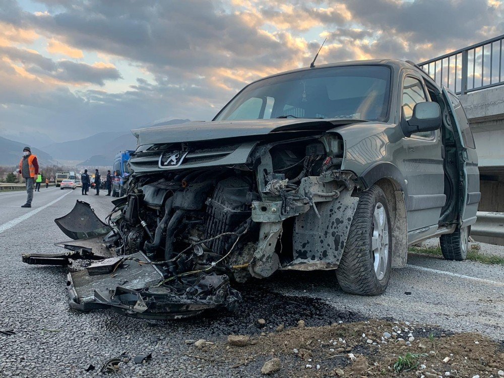 Araçların Hurdaya Döndüğü Kazada Şans Eseri Ölen Ya Da Yaralanan Olmadı