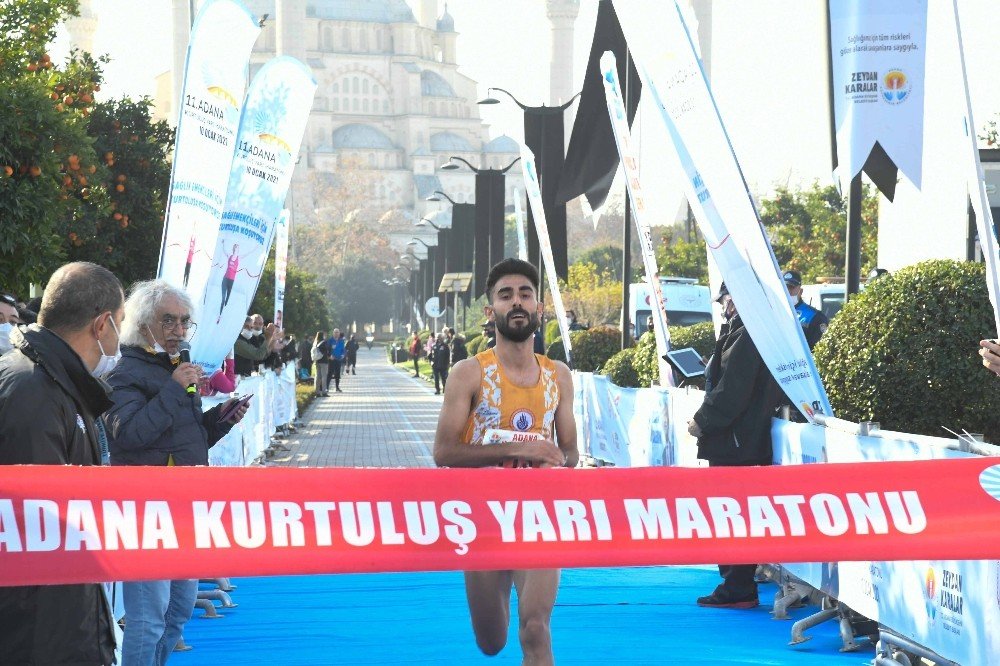 Adana’da, 11. Kurtuluş Yarı Maratonu Koşuldu