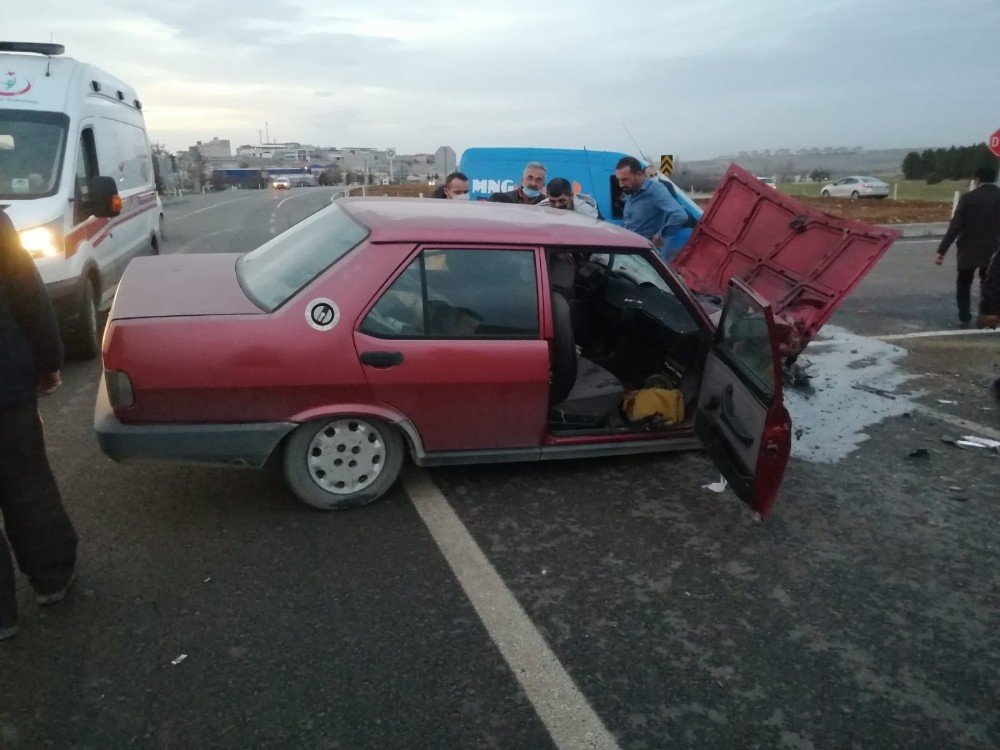 Konya’da Otomobil Kamyonetle Çarpıştı: 2 Yaralı