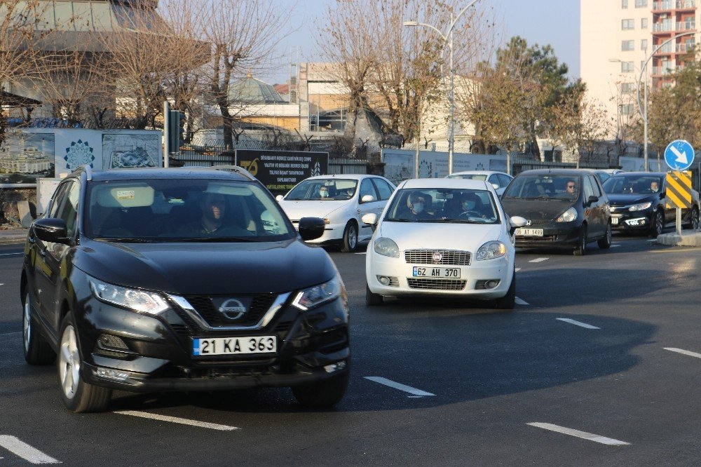 56 Saatlik Kısıtlama Bitti Diyarbakır’da Trafik Yoğunluğu Başladı