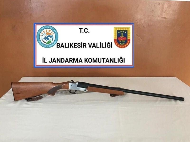 Balıkesir’de Jandarma 23 Aranan Şahsı Yakaladı