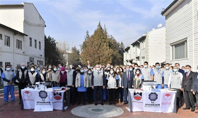 Diyarbakır Büyükşehir Belediyesi Veteriner Hekimlere Malzeme Desteğinde Bulundu