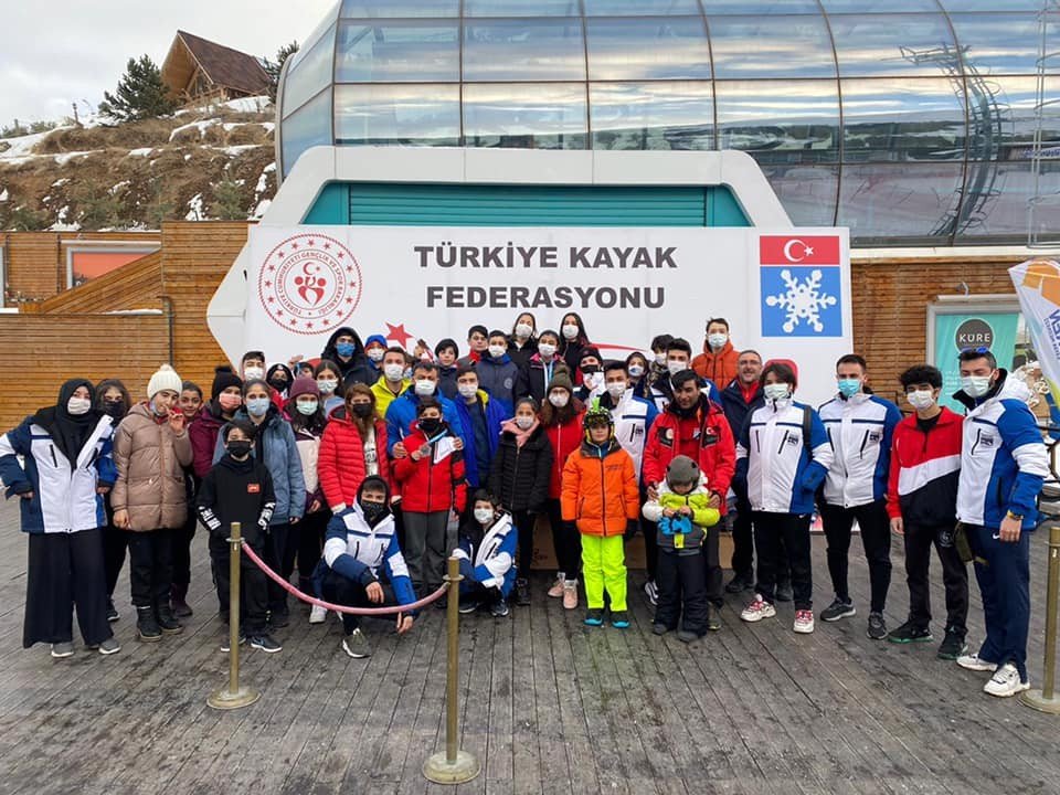 Kayseri. Snowboard’da Madalyaları Topladı