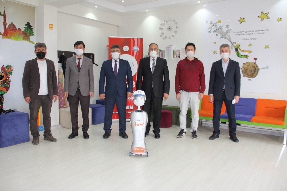 Adıyaman’ın ‘ızero19’u Japonya’nın ‘robovie’sine Rakip