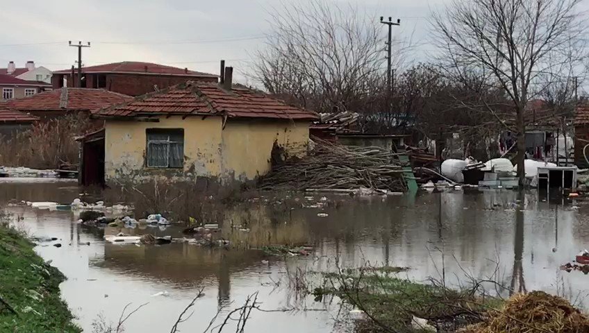 Edirne’de Şiddetli Yağışta Binalar Sular Altında Kaldı