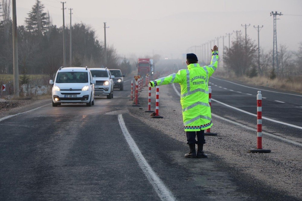 Jandarma Ekipleri, Trafik Uygulamalarını Yoğunlaştırdı