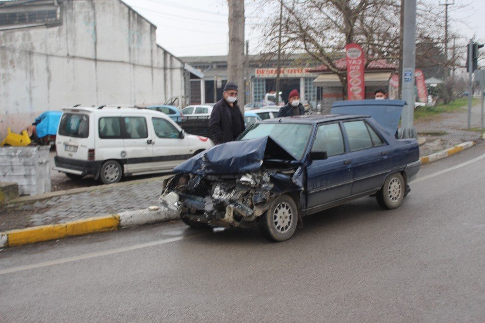 Çarşamba’da Trafik Kazası: 2 Yaralı