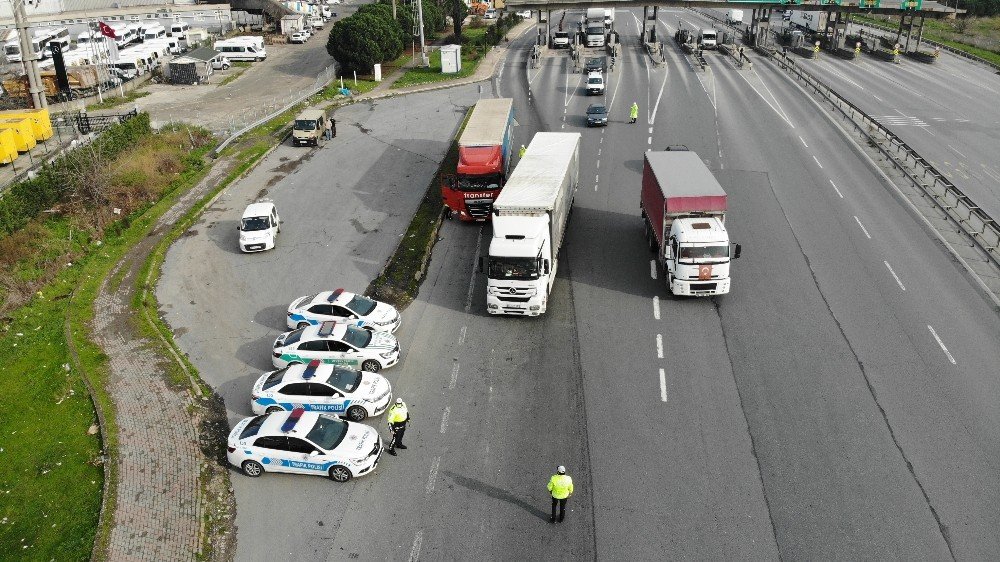 Kar Alarmı Verilmişti, Polislerin Kış Lastiği Denetimi Havadan Görüntülendi