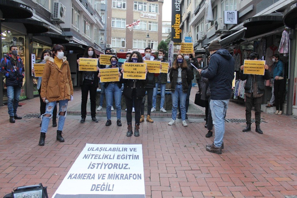 Omü’lü Öğrencilerden ’kamera’ Eylemi