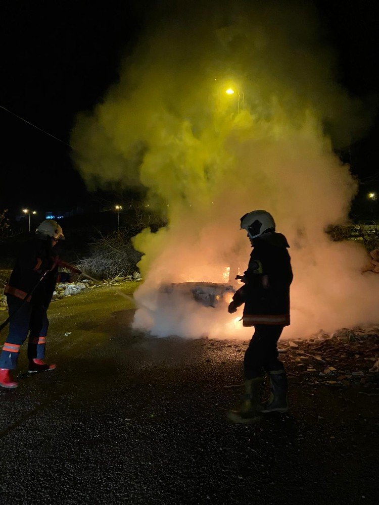 Ankara’da Hırsızlar Otomobili Önce Çaldılar Sonra Yaktılar