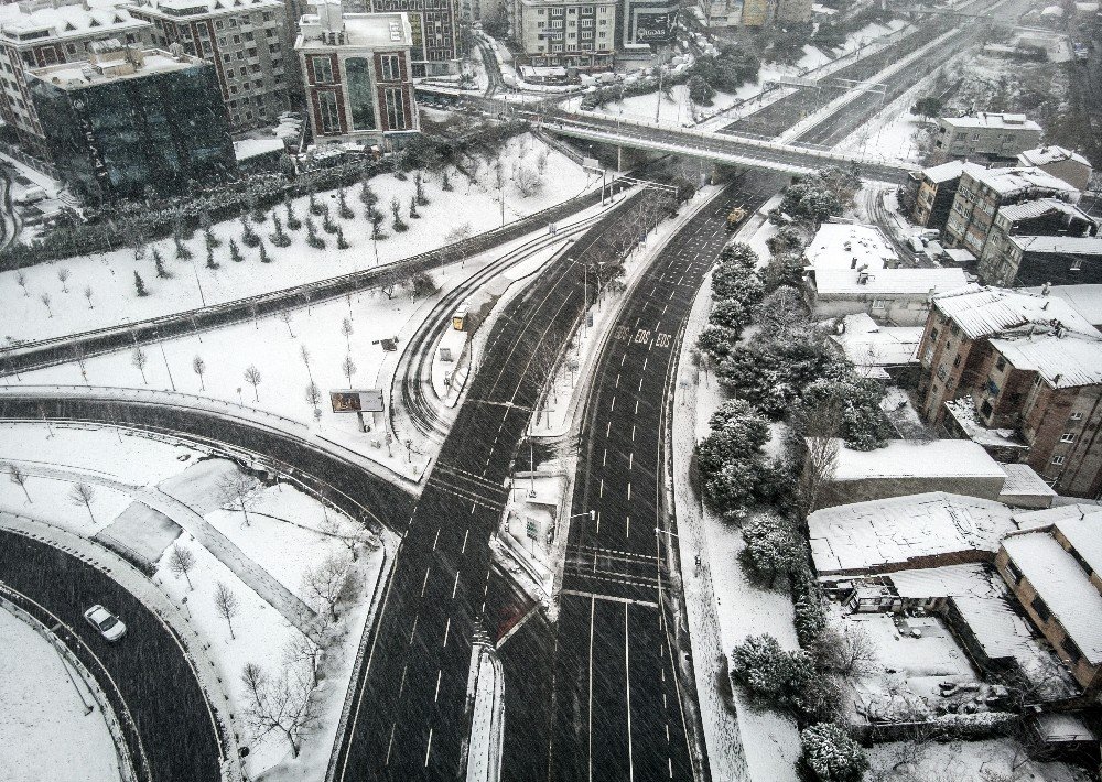 Beyaz Örtü İle Kaplanan İstanbul Havadan Görüntülendi