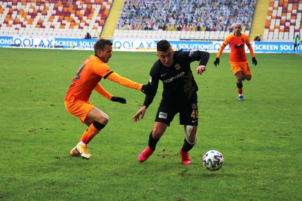 Süper Lig: Yeni Malatyaspor: 0 - Galatasaray: 0 (ilk Yarı)