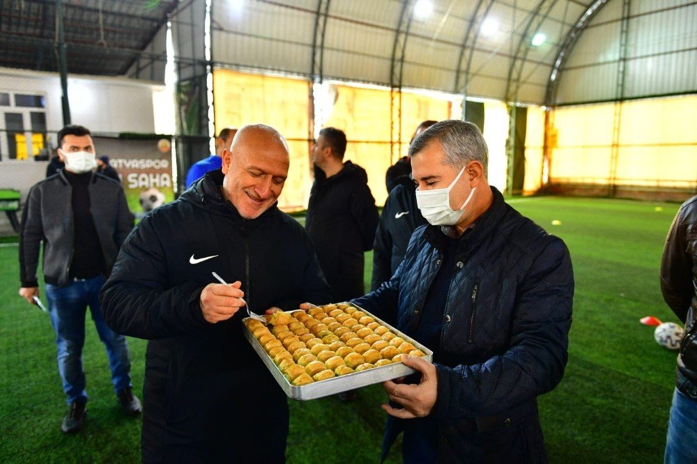 Başkan Çınar, Yeşilyurt Belediyespor’a Moral Ziyaretinde Bulundu