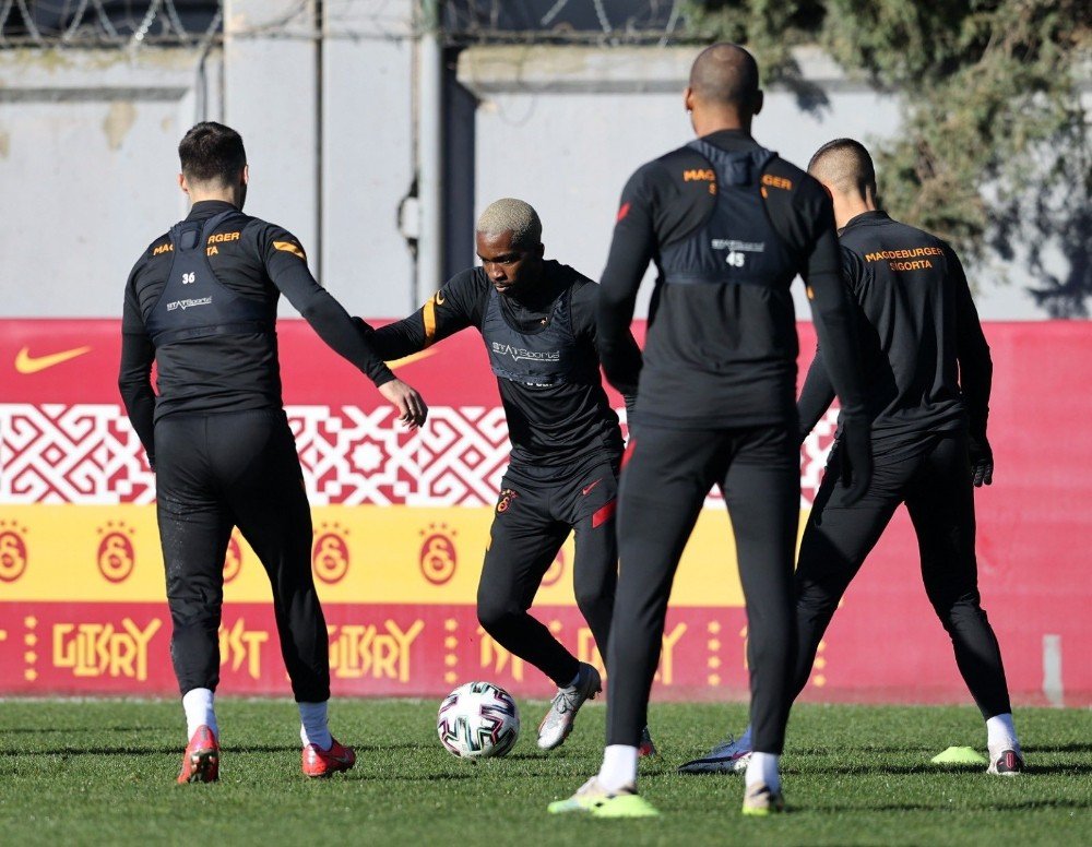 Galatasaray’da Feghouli Salon Çalışmalarına Başladı