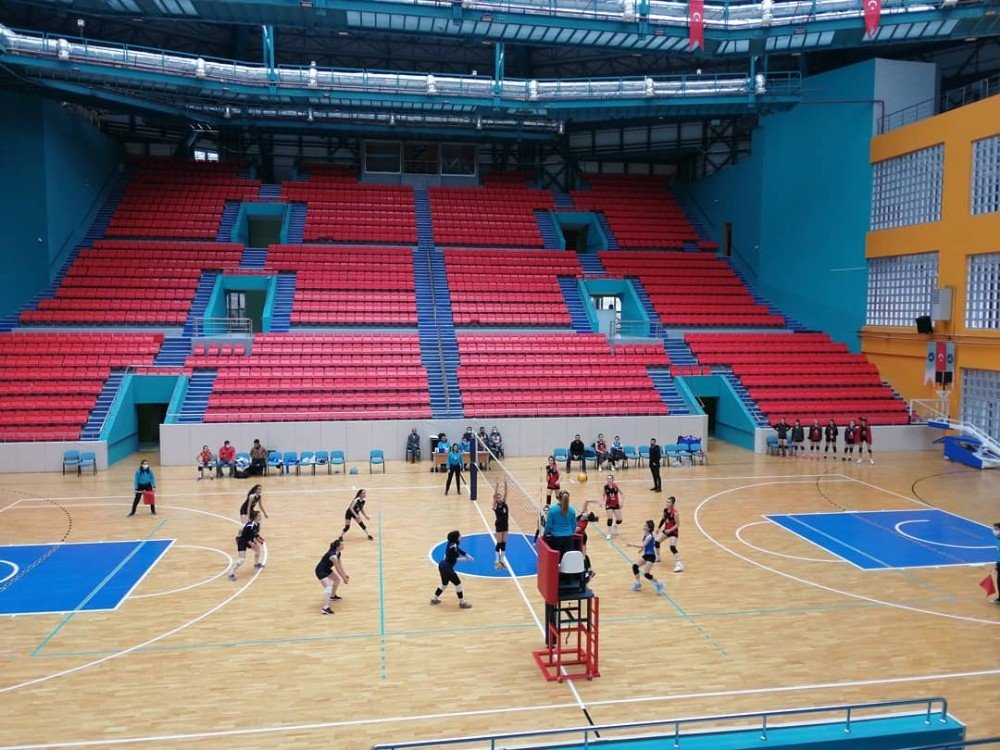 Van Büyükşehir Kadın Voleybol Takımı Liderliğini Sürdürdü