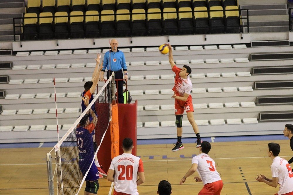 Turgutlu Belediyespor Erkek Voleybol Takımı Rakibine Geçit Vermedi