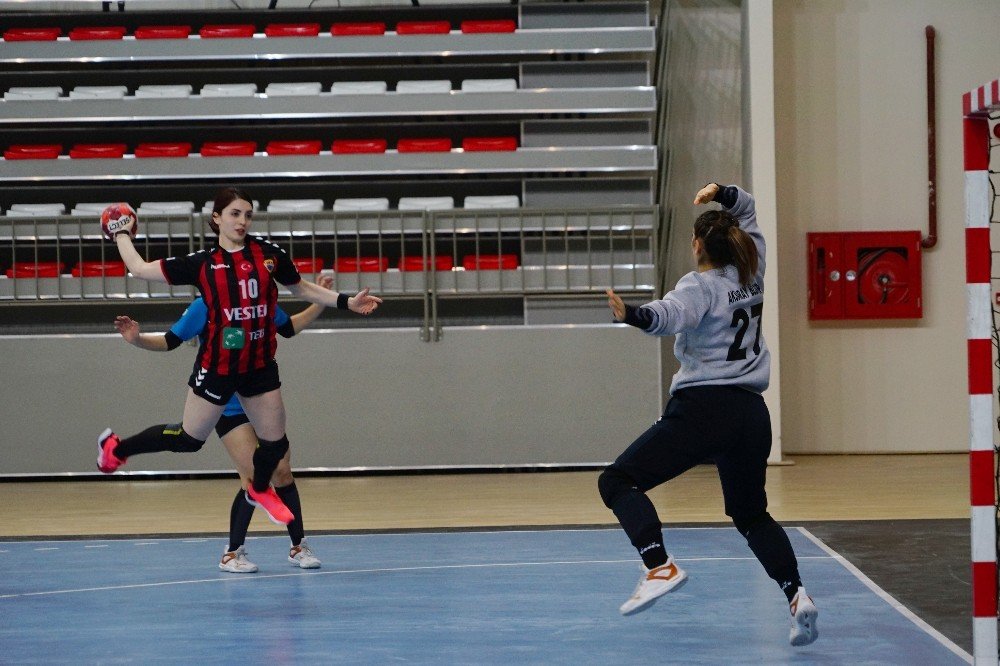 Türkiye Kadınlar Hentbol Süper Ligi: Kastamonu Belediyespor: 40 - Aksaray Belediyespor: 16