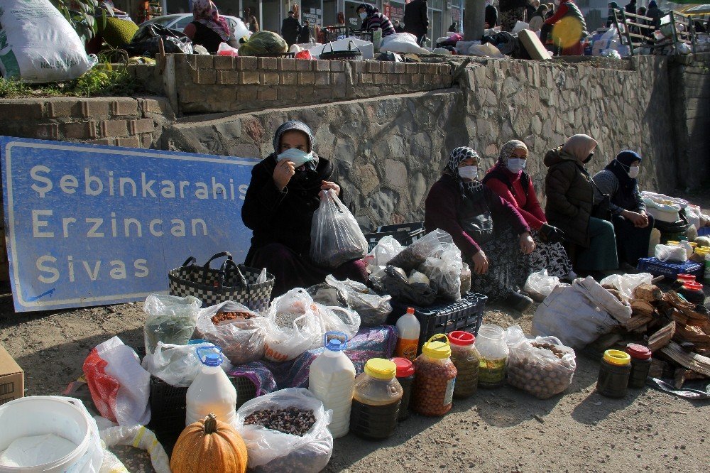 Sel Afetinin Ve Covid 19 Salgınının Yaralarını Üreterek Sarıyorlar