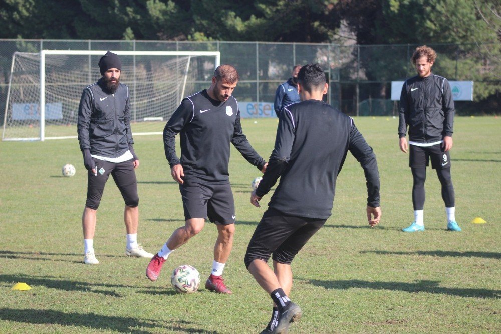 Sakaryaspor, Tarsus İ̇dman Yurdu Maçının Hazırlıklarına Ara Vermeden Başladı